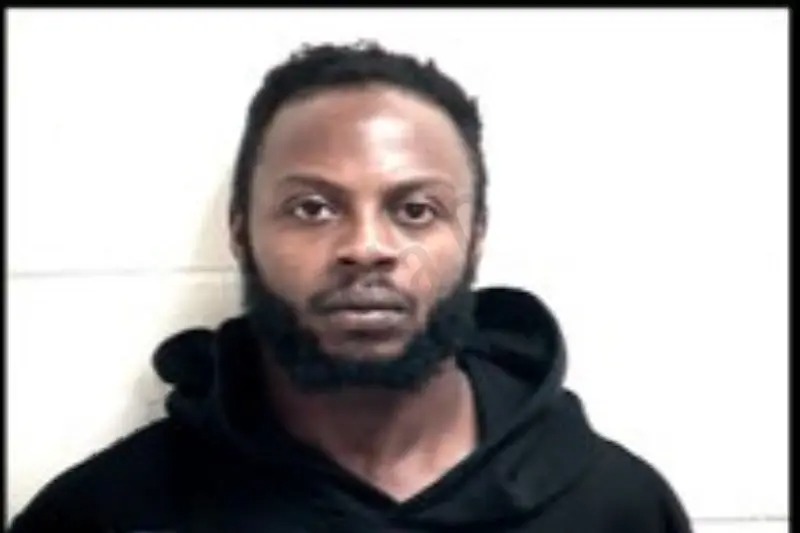 Alaquonde Thompson Mugshots