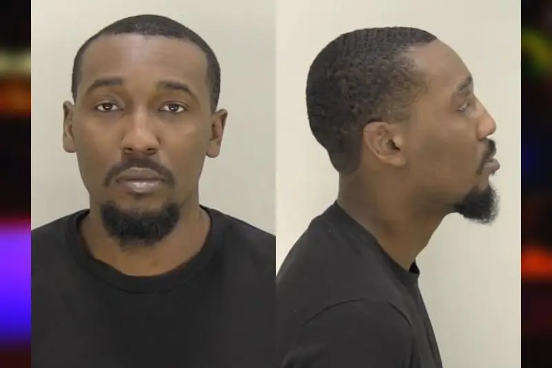 Travez Moses Mugshots