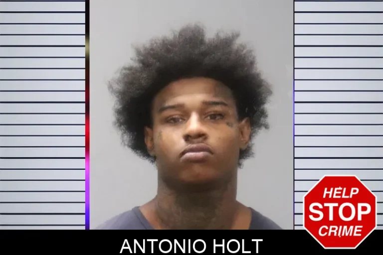 Antonio Holt